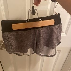 Lululemon Grey Speed up LR 2.5 inch size 4